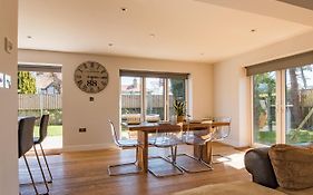 The George - Large Family Home By The Sea